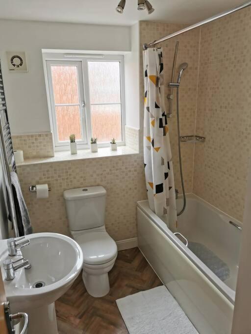 Modern Roomy 3 Bedroom Home Pershore Zewnętrze zdjęcie